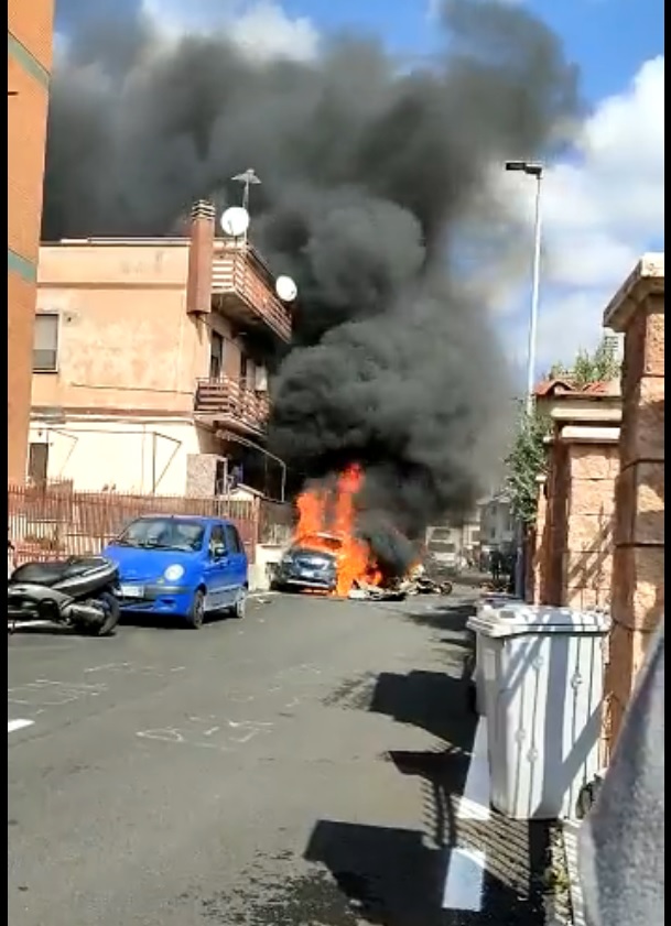 Guidonia Aerei Si Scontrano In Volo E Precipitano Due Vittime