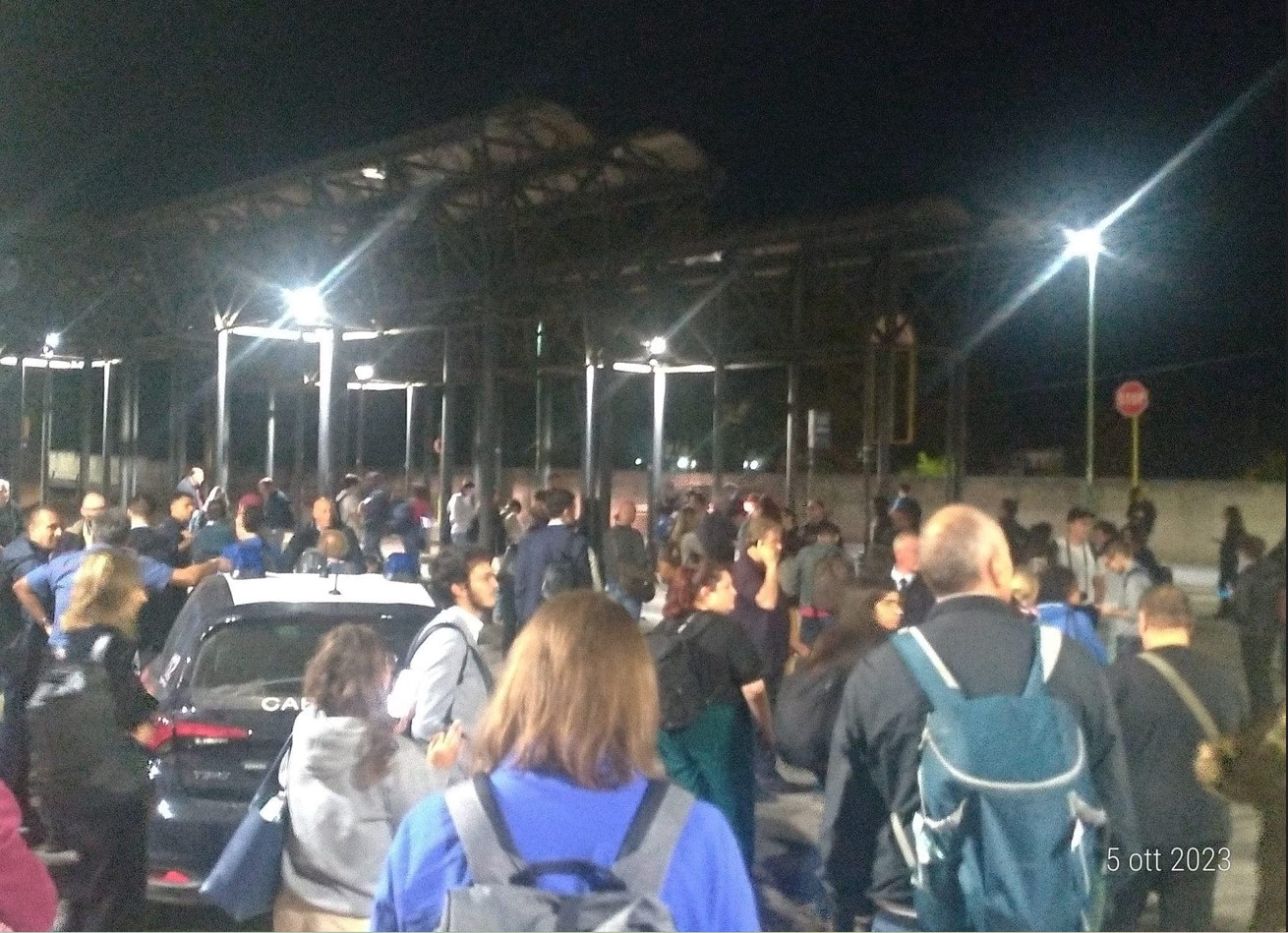 Roma Cassino Treni Cancellati E Gente Bloccata Per Ore Sulle Banchine